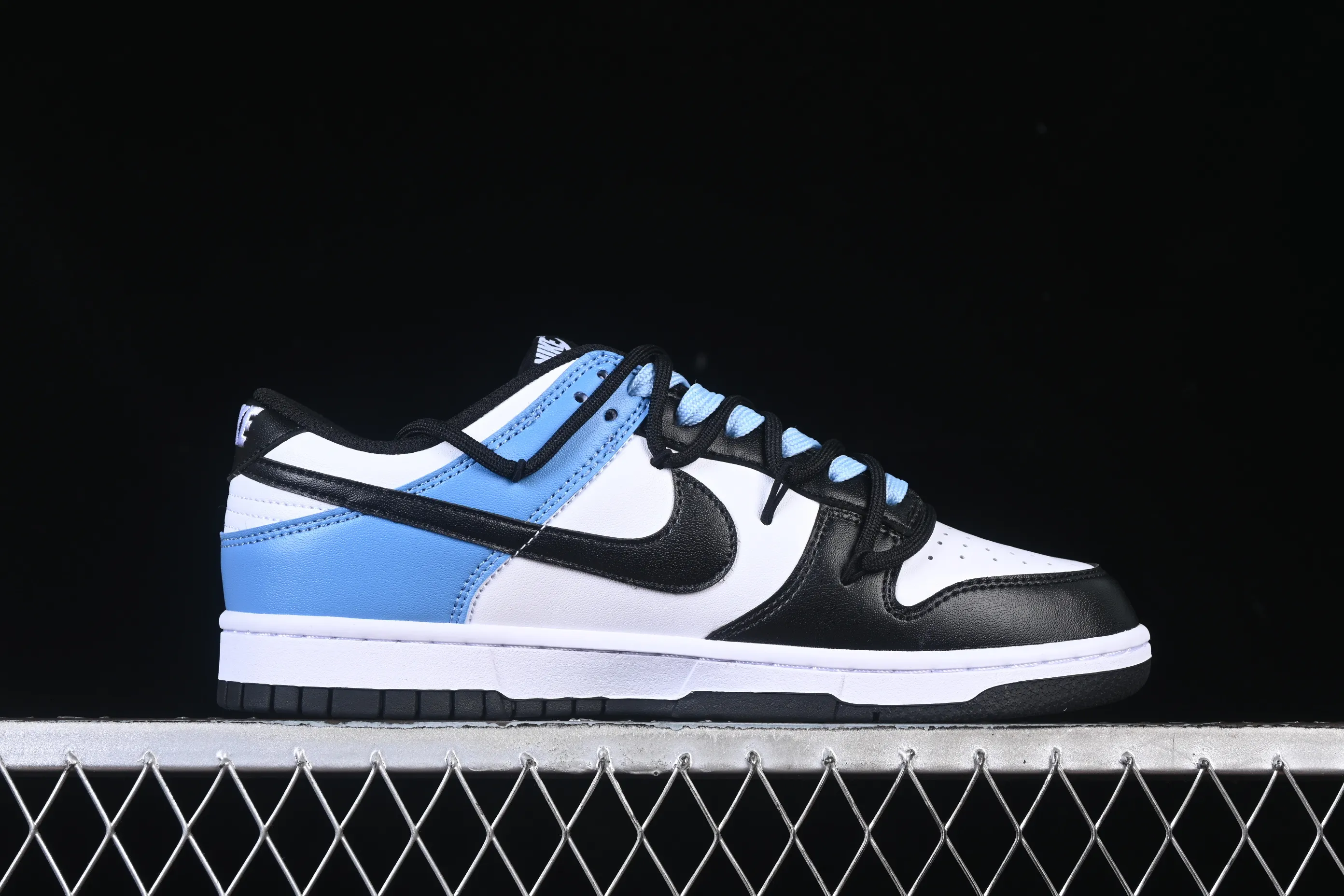 All categories Nk SB Dunk Series Nk SB Dunk Low High-end customized low-top sneakers Nike SB Dunk Low white, black and blue straps low-top casual sneakers DD1391-100